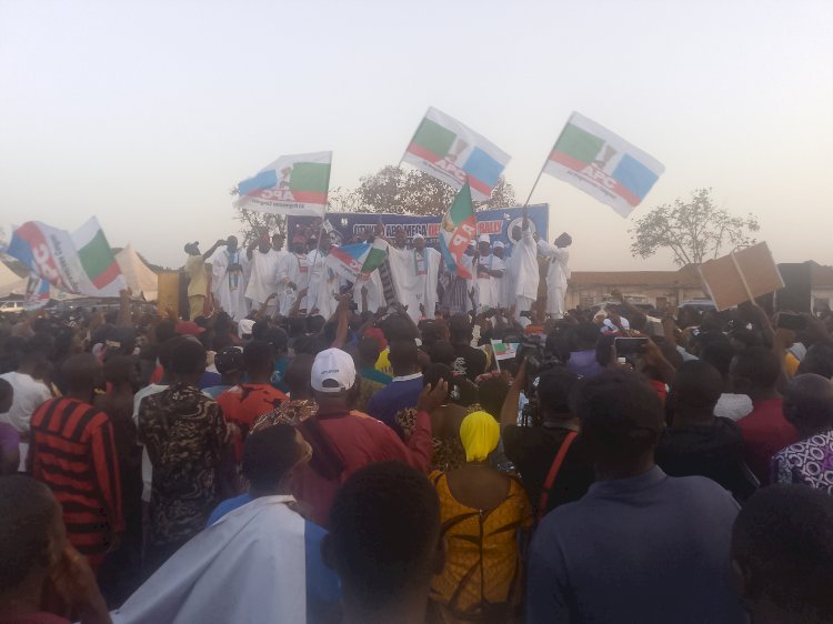 2027: Benue minority leader, thousands of opposition parties defect to APC, endorse Tinubu, Alia for second term